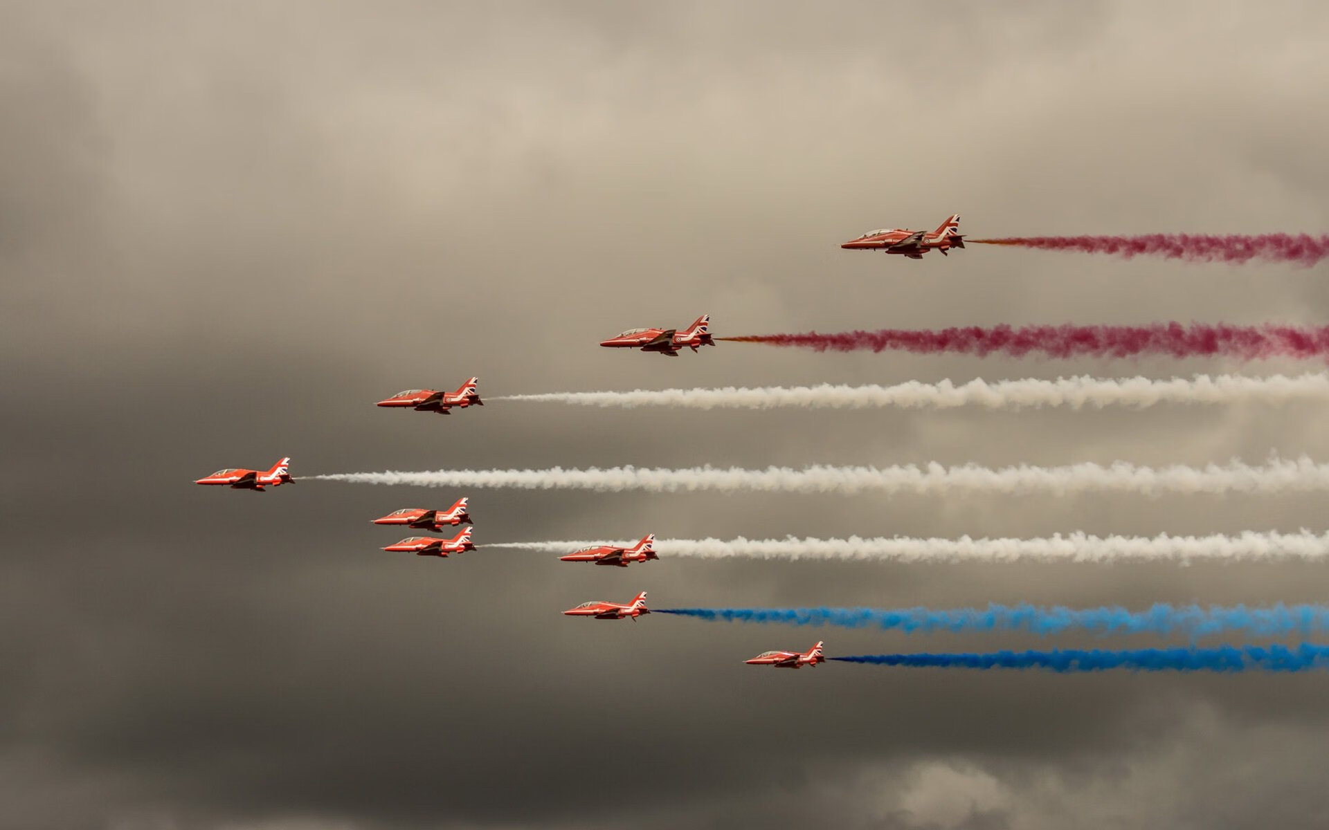 飞驰之夜，罗德里在赛道熔炉中的关键三连击